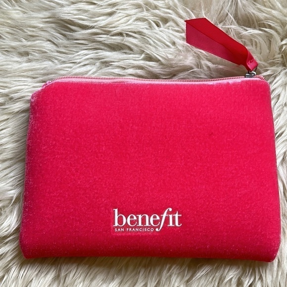 Benefit give a glam Barbie, pink velvety recycled make up travel bag zip - Picture 3 of 4